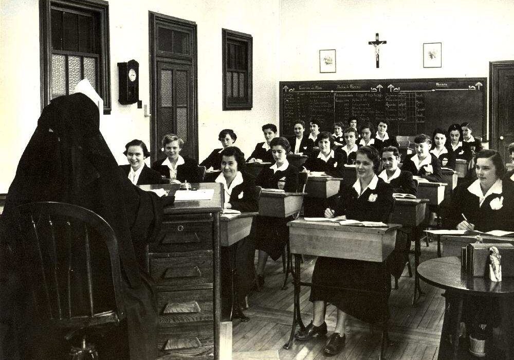 Class taught in French at Villa Maria school in Montreal, around 1954.
